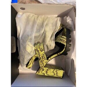 FashionNova Heels Green Women’s size 9